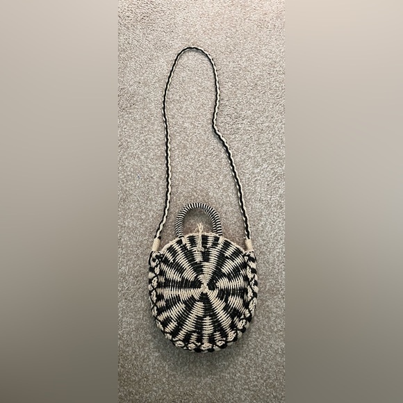 Woven circular purse (dark blue & cream) - Picture 2 of 5